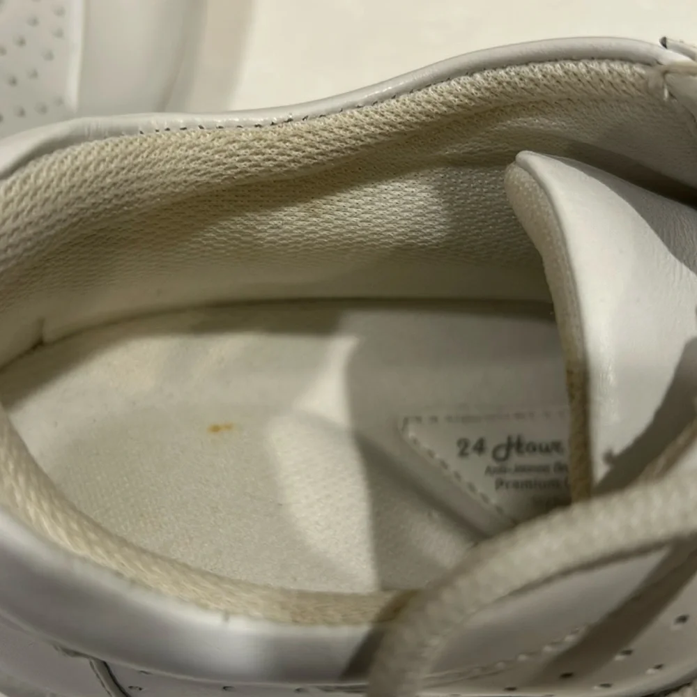 24 HOUR COMFORT white Leather wedge laceUp perforated shoes cushion insoles 6.5W